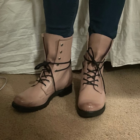 frye veronica combat lilac